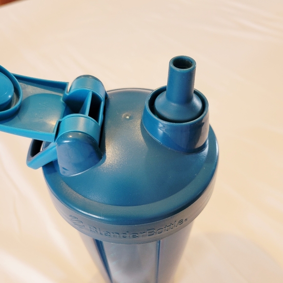 BlenderBottle Classic V2 Shaker Bottle Set With Straws | 28oz.| Plum and Teal - Picture 4 of 10